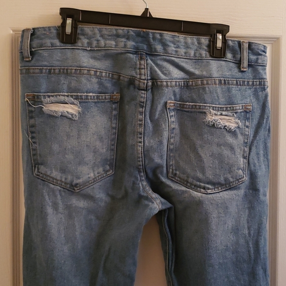 Forever 21 Distressed Jeans Size 34x32 - Picture 4 of 9
